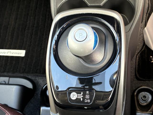 ノート e-POWER モード・プレミア ブラックコンビ アルミホイール スマートキー LED SDナビ バックカメラ フルセグ(8枚目)