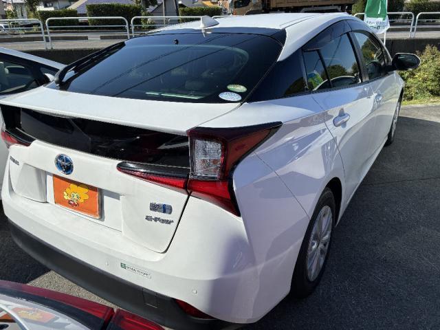 プリウス S 4WD オートエアコン 横滑り防止装置 スマートキー ETC クリアランスソナー オートマチックハイビーム バックカメラ TV(3枚目)