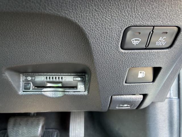 プリウス S 4WD オートエアコン 横滑り防止装置 スマートキー ETC クリアランスソナー オートマチックハイビーム バックカメラ TV(11枚目)