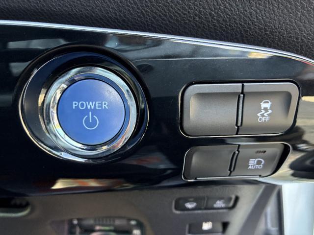 プリウス S 4WD オートエアコン 横滑り防止装置 スマートキー ETC クリアランスソナー オートマチックハイビーム バックカメラ TV(12枚目)