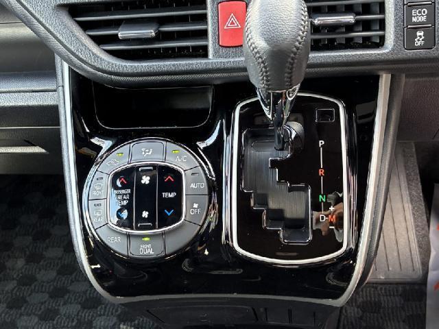 ヴォクシー ZS 煌III ETC アルミホイール スマートキー 衝突被害軽減システム 両側電動スライドドア LED 3列シート SDナビ バックカメラ フルセグ(7枚目)