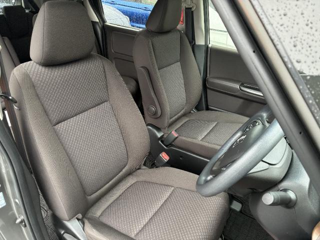 フリード G・ホンダセンシング アルミホイール スマートキー 衝突被害軽減システム 両側電動スライドドア LED クリアランスソナー シートヒーター SDナビ フルセグ バックカメラ(4枚目)