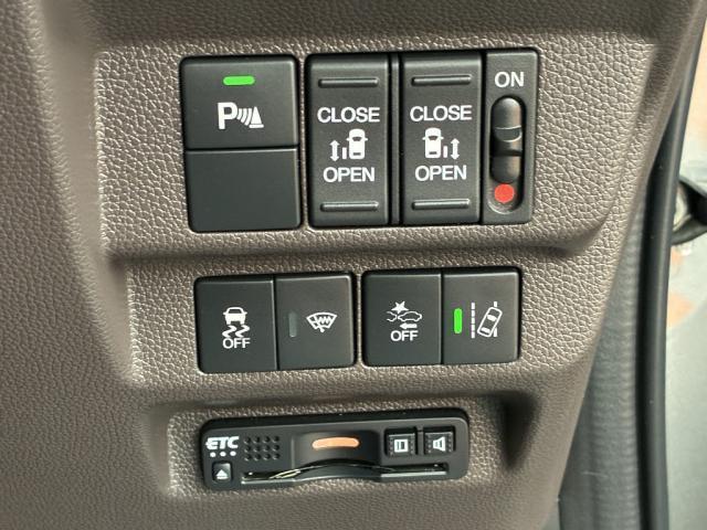 フリード G・ホンダセンシング アルミホイール スマートキー 衝突被害軽減システム 両側電動スライドドア LED クリアランスソナー シートヒーター SDナビ フルセグ バックカメラ(9枚目)