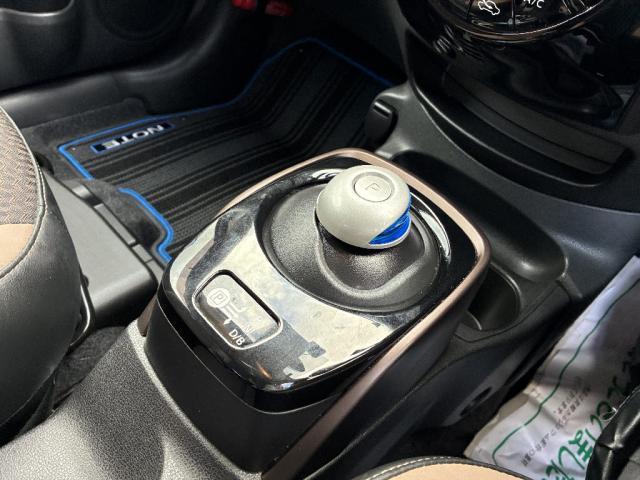 ノート e-パワー メダリスト FOUR 4WD スマートキー ETC クリアランスソナー 全周囲カメラ ドライブレコーダー エンジンスターター(9枚目)