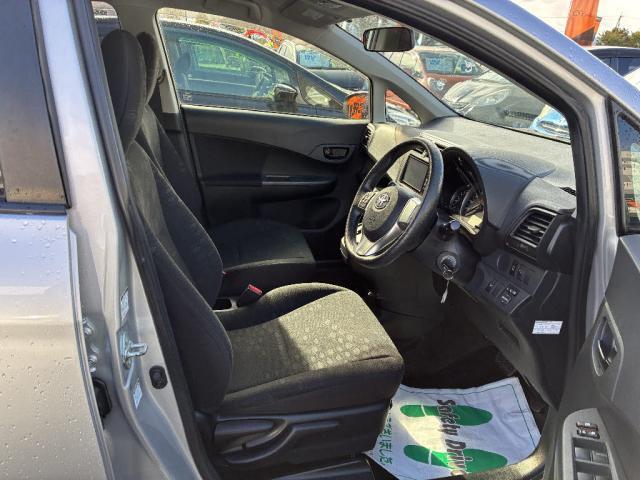 ラクティス X キーレスキー 純正ナビ TV Bluetooth バックカメラ ETC 4WD デアイサー(3枚目)