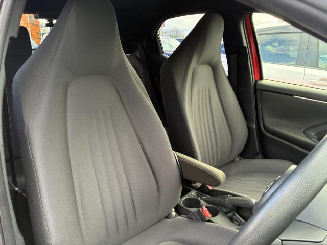 ヤリス G 横滑り防止装置 スマートキー 衝突被害軽減システム オートクルーズコントロール レーンアシスト バックカメラ ドライブレコーダー(4枚目)