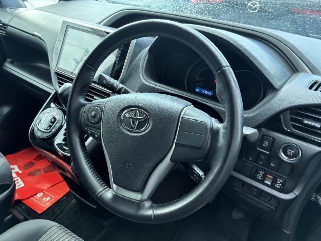 ヴォクシー ZS 煌II ZS 煌II 4WD アルミホイール スマートキー 衝突被害軽減システム 両側電動スライドドア LED クリアランスソナー(17枚目)