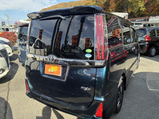 ノア Si ダブルバイビーII 4WD アルミホイール スマートキー 衝突被害軽減システム 両側電動スライドドア LED クリアランスソナー バックカメラ(3枚目)