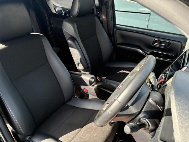 ノア Si ダブルバイビーII 4WD アルミホイール スマートキー 衝突被害軽減システム 両側電動スライドドア LED クリアランスソナー バックカメラ(4枚目)