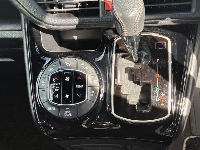 ノア Si ダブルバイビーII 4WD アルミホイール スマートキー 衝突被害軽減システム 両側電動スライドドア LED クリアランスソナー バックカメラ(7枚目)