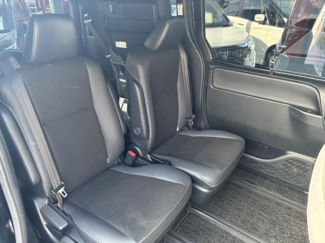 ノア Si ダブルバイビーII 4WD アルミホイール スマートキー 衝突被害軽減システム 両側電動スライドドア LED クリアランスソナー バックカメラ(13枚目)