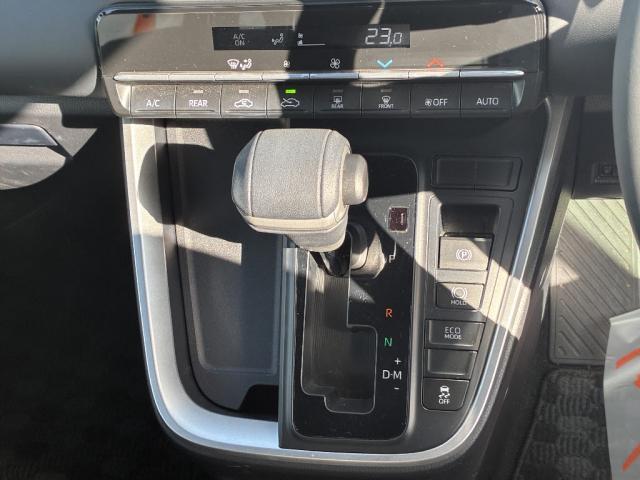 ヴォクシー Ｓ－Ｇ　４ＷＤ　ＥＴＣ　アルミホイール　スマートキー　オートクルーズコントロール　レーンアシスト　ＬＥＤ　ＨＤＤナビ　バックカメラ（8枚目）