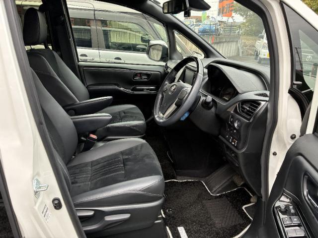 中古車販売、買取や車検、レンタカーなど車の事ならなんでもおまかせ！お問合せは００６６−９７０２−５５２７へ！