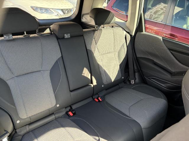 フォレスター ツーリング　４ＷＤ　オートエアコン　ＥＴＣ　横滑り防止装置　アルミホイール　スマートキー　衝突被害軽減システム　シートヒーター　ヘッドライトウォッシャー（13枚目）