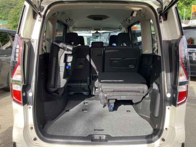 セレナ ハイウェイスターＶ　４ＷＤ　ドライブレコーダー　ＥＴＣ　全周囲カメラ　ナビ　ＴＶ　クリアランスソナー　オートクルーズコントロール　衝突被害軽減システム　両側電動スライドドア　オートライト　ＬＥＤヘッドランプ　スマートキー（19枚目）