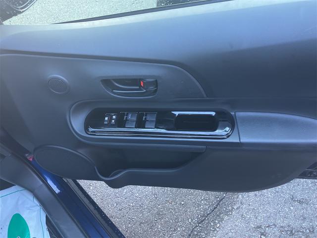 アクア Ｓスタイルブラック　ドライブレコーダー　ＥＴＣ　バックカメラ　ナビ　クリアランスソナー　レーンアシスト　衝突被害軽減システム　オートマチックハイビーム　オートライト　スマートキー　電動格納ミラー　ＣＶＴ　レンタカーアップ（12枚目）