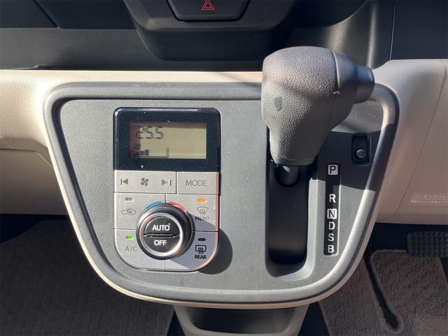 シフトレバー。ぜひ一度お客様の目で確認してください。
