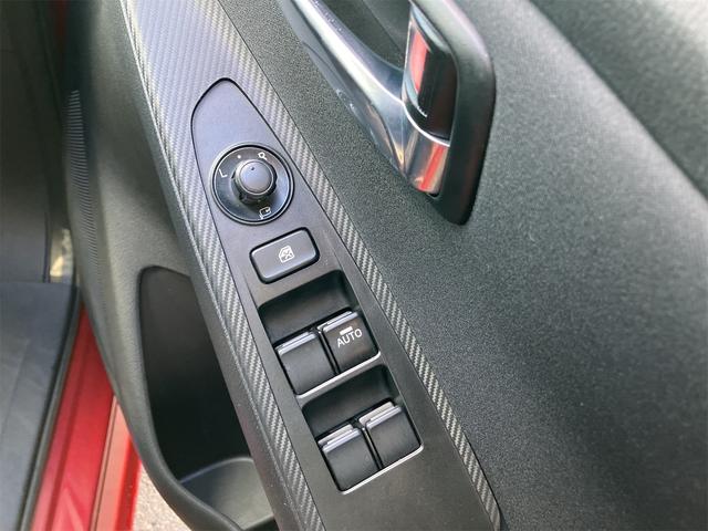 パワーウィンドウのスイッチですよ。運転席に居ながら窓を開け閉めのコントロールできますよ。