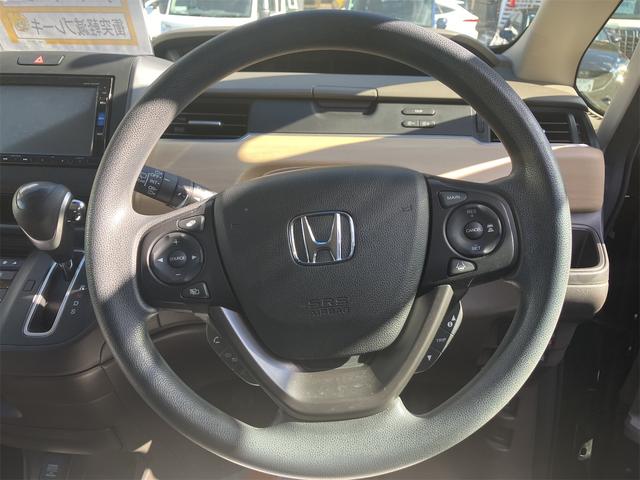 フリード Ｇ・ホンダセンシング　ＥＴＣ　バックカメラ　ナビ　ＴＶ　オートクルーズコントロール　レーンアシスト　衝突被害軽減システム　両側スライドドア　スマートキー　アイドリングストップ　電動格納ミラー　３列シート　ウォークスルー（3枚目）