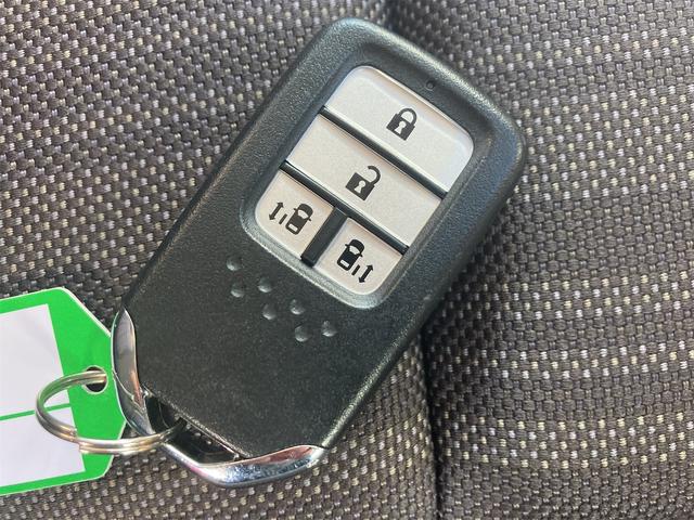 フリード Ｇ・ホンダセンシング　ＥＴＣ　バックカメラ　ナビ　ＴＶ　オートクルーズコントロール　レーンアシスト　衝突被害軽減システム　両側スライドドア　スマートキー　アイドリングストップ　電動格納ミラー　３列シート　ウォークスルー（10枚目）