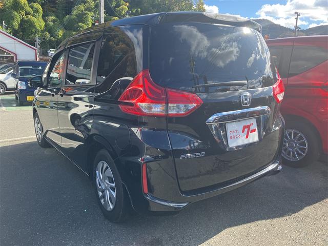 フリード Ｇ・ホンダセンシング　ＥＴＣ　バックカメラ　ナビ　ＴＶ　オートクルーズコントロール　レーンアシスト　衝突被害軽減システム　両側スライドドア　スマートキー　アイドリングストップ　電動格納ミラー　３列シート　ウォークスルー（16枚目）