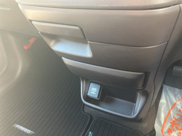 フリード Ｇ・ホンダセンシング　ＥＴＣ　バックカメラ　ナビ　ＴＶ　オートクルーズコントロール　レーンアシスト　衝突被害軽減システム　両側スライドドア　スマートキー　アイドリングストップ　電動格納ミラー　３列シート　ウォークスルー（23枚目）