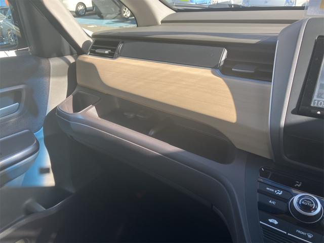 フリード Ｇ・ホンダセンシング　ＥＴＣ　バックカメラ　ナビ　ＴＶ　オートクルーズコントロール　レーンアシスト　衝突被害軽減システム　両側スライドドア　スマートキー　アイドリングストップ　電動格納ミラー　３列シート　ウォークスルー（26枚目）