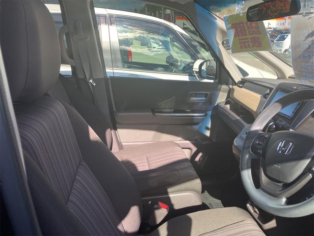 フリード Ｇ・ホンダセンシング　ＥＴＣ　バックカメラ　ナビ　ＴＶ　オートクルーズコントロール　レーンアシスト　衝突被害軽減システム　両側スライドドア　スマートキー　アイドリングストップ　電動格納ミラー　３列シート　ウォークスルー（32枚目）