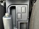 ヴィッツ Ｆ　４ＷＤ　エアコン　パワステ　エアバッグ　横滑り防止装置　キーレス　衝突安全ボディ　ＣＤ　定員５名（8枚目）