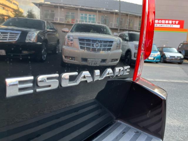キャデラック キャデラックエスカレード プラチナム 4WD サンルーフ
