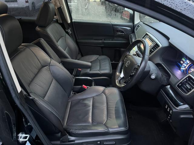 オデッセイハイブリッド ハイブリッドアブソルート・ホンダセンシングＥＸパック　本革シート　３６０°カメラ　駐車アシスト　両側自動スライドドア　車線逸脱防止　盗難防止　キーレス　サイドエアバッグ　エコモード　ＤＶＤ再生可　ＶＳＡ　Ｂｌｕｅｔｏｏｔｈオーディオ　スマキー　３列シート（28枚目）