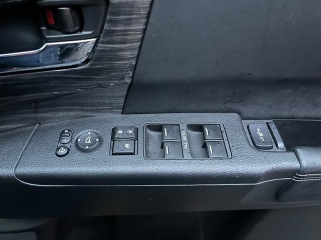 オデッセイハイブリッド ハイブリッドアブソルート・ホンダセンシングＥＸパック　本革シート　３６０°カメラ　駐車アシスト　両側自動スライドドア　車線逸脱防止　盗難防止　キーレス　サイドエアバッグ　エコモード　ＤＶＤ再生可　ＶＳＡ　Ｂｌｕｅｔｏｏｔｈオーディオ　スマキー　３列シート（34枚目）