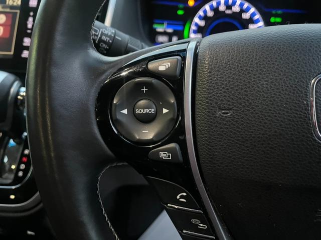 オデッセイハイブリッド ハイブリッドアブソルート・ホンダセンシングＥＸパック　本革シート　３６０°カメラ　駐車アシスト　両側自動スライドドア　車線逸脱防止　盗難防止　キーレス　サイドエアバッグ　エコモード　ＤＶＤ再生可　ＶＳＡ　Ｂｌｕｅｔｏｏｔｈオーディオ　スマキー　３列シート（35枚目）