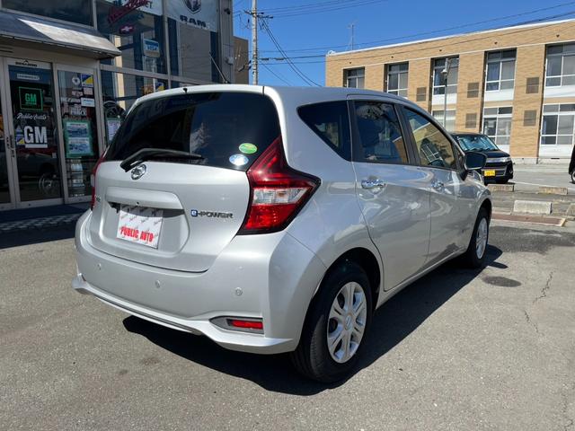 ノート ｅ－パワー　Ｂ　ＦＯＵＲ　インテリジェントエマージェンシーブレーキ　インテリジェントキー　アイドリングストップ　メモリーナビ　レーンキープアシスト　ＥＴＣ車載器　オートエアコン　バックカメラ　オートライト　コーナーセンサー（3枚目）