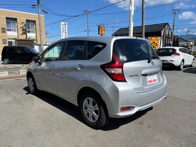 ノート ｅ－パワー　Ｂ　ＦＯＵＲ　インテリジェントエマージェンシーブレーキ　インテリジェントキー　アイドリングストップ　メモリーナビ　レーンキープアシスト　ＥＴＣ車載器　オートエアコン　バックカメラ　オートライト　コーナーセンサー（9枚目）