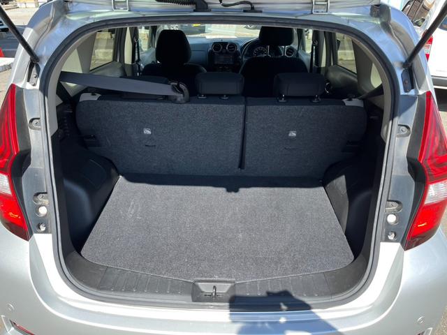 ノート ｅ－パワー　Ｂ　ＦＯＵＲ　インテリジェントエマージェンシーブレーキ　インテリジェントキー　アイドリングストップ　メモリーナビ　レーンキープアシスト　ＥＴＣ車載器　オートエアコン　バックカメラ　オートライト　コーナーセンサー（14枚目）