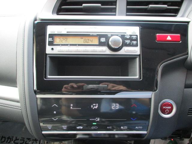 Fパッケージ ワンオーナー ハイブリッドカー CDデッキ ETC アイドリングストップ AUX接続 横滑り防止装置 プッシュスタート スマートキー クルーズコントロール アイドリングストップ(11枚目)