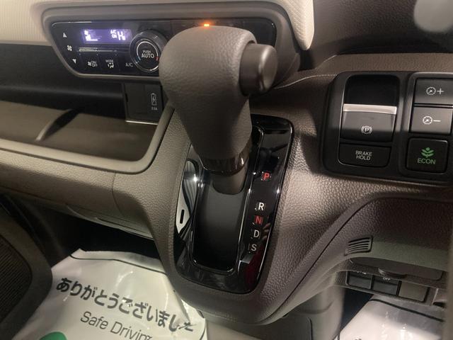 L 届出済未使用車 衝突被害軽減ブレーキ クリアランスソナー 左側電動スライドドア バックカメラ クルコン シートヒーター USB充電 ECON プッシュスタート ステリモ オートライト LEDライト(12枚目)