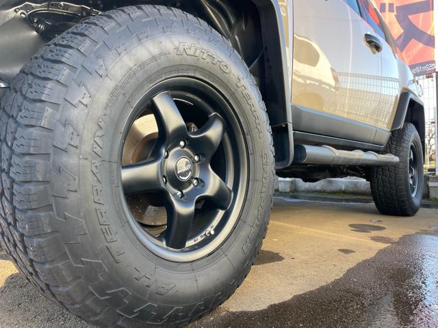 カラーパッケージ パートタイム4WD クリアランスソナー 純正ナビ クルコン 社外マフラー 社外ステップ ソフトアップ ETC 社外17AW(8枚目)