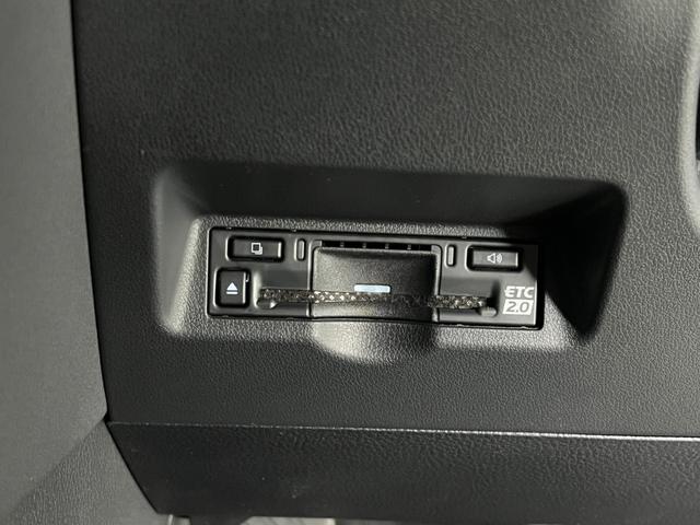 アルファード Ｚ　４ＷＤ　登録済未使用車　トヨタチームメイト　ユニバーサルステップ　ディスプレイオーディオ　クリアランスソナー　レーンアシスト　ＢＳＭ　パノラミックビューモニタ　フリップダウンモニタ　置くだけ充電（33枚目）