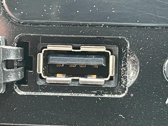 フィット １３Ｇ・Ｆパッケージ　４ＷＤ　社外１６ＡＷ　ＣＤデッキ　ＵＳＢ　プッシュスタート　フロントデアイサー　衝突被害軽減ブレーキ　横滑り防止装置（13枚目）