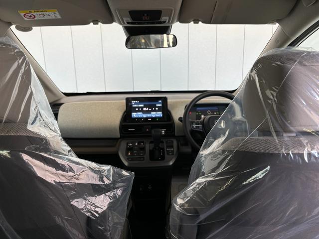 フリード ｅ：ＨＥＶエアー　登録済未使用車　４ＷＤ　純正ディスプレイオーディオ　バックモニター　両側電動スライドドア　オートライト　ＬＥＤライト　フロントデアイサー　ＵＳＢ　ＨＤＭＩ　クリアランスソナー　シートヒーター（27枚目）