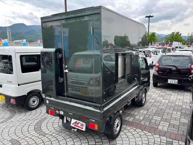ＮＴ１００クリッパートラック ＤＸ　４ＷＤ　キャンピング仕様　前後ドラレコ　メモリーナビ　ワンセグＴＶ　バックカメラ　ＥＴＣ　デジタルインナーミラー　ＵＳＢ　ＵＳＢ充電　キーレス　ＣＤ　ＤＶＤ可　レンタアップ　エアコン　ハロゲンランプ（5枚目）