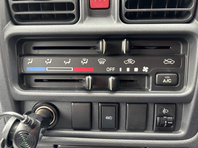 ＮＴ１００クリッパートラック ＤＸ　４ＷＤ　キャンピング仕様　前後ドラレコ　メモリーナビ　ワンセグＴＶ　バックカメラ　ＥＴＣ　デジタルインナーミラー　ＵＳＢ　ＵＳＢ充電　キーレス　ＣＤ　ＤＶＤ可　レンタアップ　エアコン　ハロゲンランプ（15枚目）