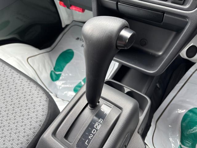 ＮＴ１００クリッパートラック ＤＸ　４ＷＤ　キャンピング仕様　前後ドラレコ　メモリーナビ　ワンセグＴＶ　バックカメラ　ＥＴＣ　デジタルインナーミラー　ＵＳＢ　ＵＳＢ充電　キーレス　ＣＤ　ＤＶＤ可　レンタアップ　エアコン　ハロゲンランプ（16枚目）