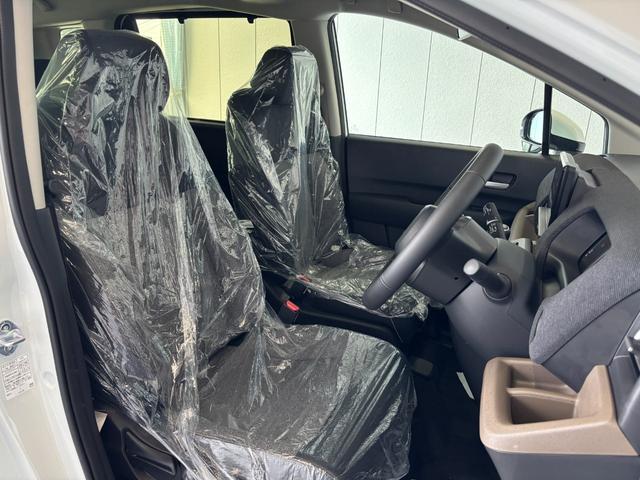 フリード ｅ：ＨＥＶエアー　ＥＸ　４ＷＤ　登録済未使用車　ディスプレイオーディオ　バックカメラ　シートヒーター　両側電動スライドドア　クリアランスソナー　レーンアシスト　ＢＳＭ　ＥＣＯＮ　フロントデアイサー　ＵＳＢ　ＨＤＭＩ　ＢＴ接続（9枚目）