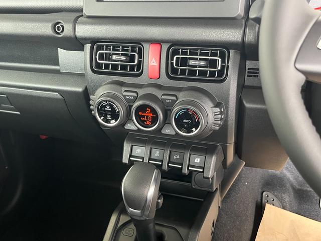 ジムニーシエラ ＪＣ　登録済未使用車　４ＷＤ　ヒルディセントコントロール　レーンアシスト　クルコン　オートライト　ＬＥＤライト　ヘッドライトウォッシャー　クリアランスソナー　シートヒーター　衝突被害軽減ブレーキ（10枚目）