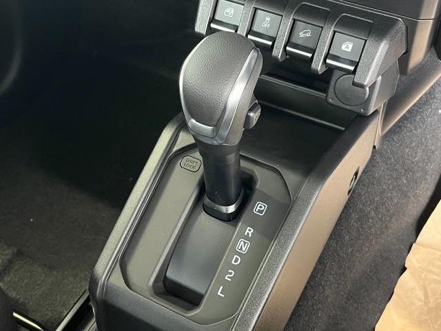 ジムニーシエラ ＪＣ　登録済未使用車　４ＷＤ　ヒルディセントコントロール　レーンアシスト　クルコン　オートライト　ＬＥＤライト　ヘッドライトウォッシャー　クリアランスソナー　シートヒーター　衝突被害軽減ブレーキ（16枚目）
