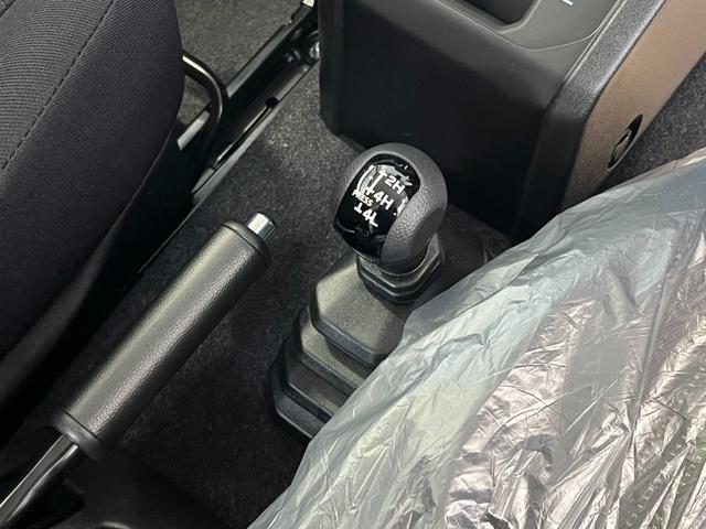 ジムニーシエラ ＪＣ　登録済未使用車　４ＷＤ　ヒルディセントコントロール　レーンアシスト　クルコン　オートライト　ＬＥＤライト　ヘッドライトウォッシャー　クリアランスソナー　シートヒーター　衝突被害軽減ブレーキ（17枚目）
