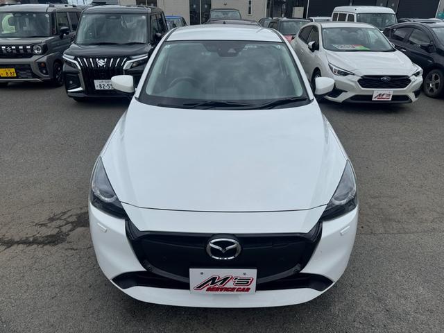 ＭＡＺＤＡ２ １５Ｃ　４ＷＤ　衝突被害軽減ブレーキ　アイドリングストップ　オートライト　ブラインドスポットモニター　ラジオ　レーンアシスト　クリアランスソナー　ＵＳＢ　ＡＵＸ接続　オートワイパー　プッシュスタート（3枚目）